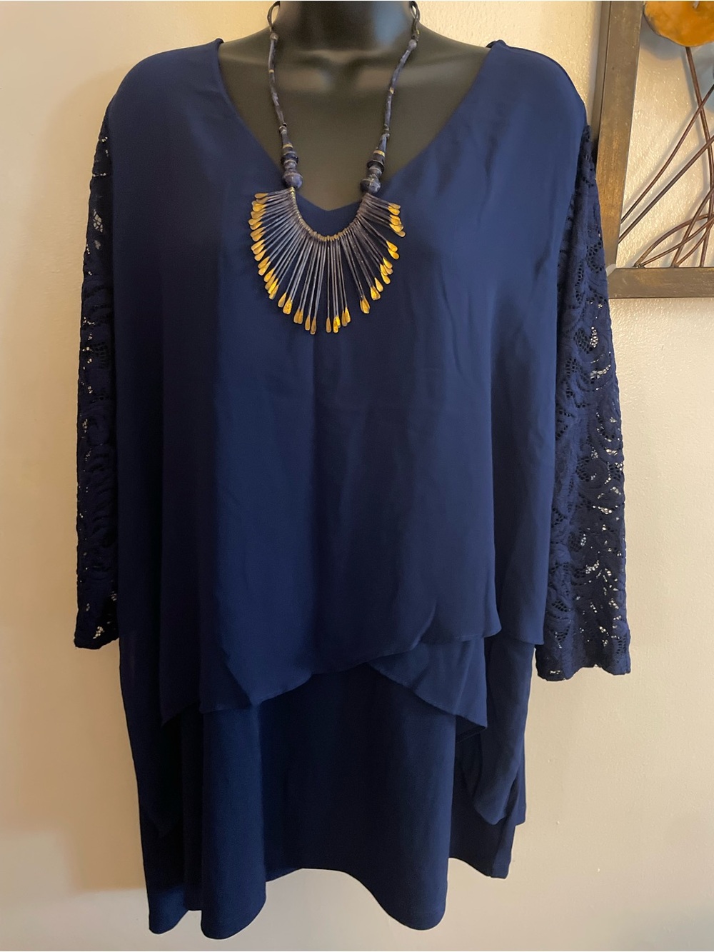 Susan Graver Liquid Tunic With Chiffon Tiers And Lace Sleeves Size 2 XL